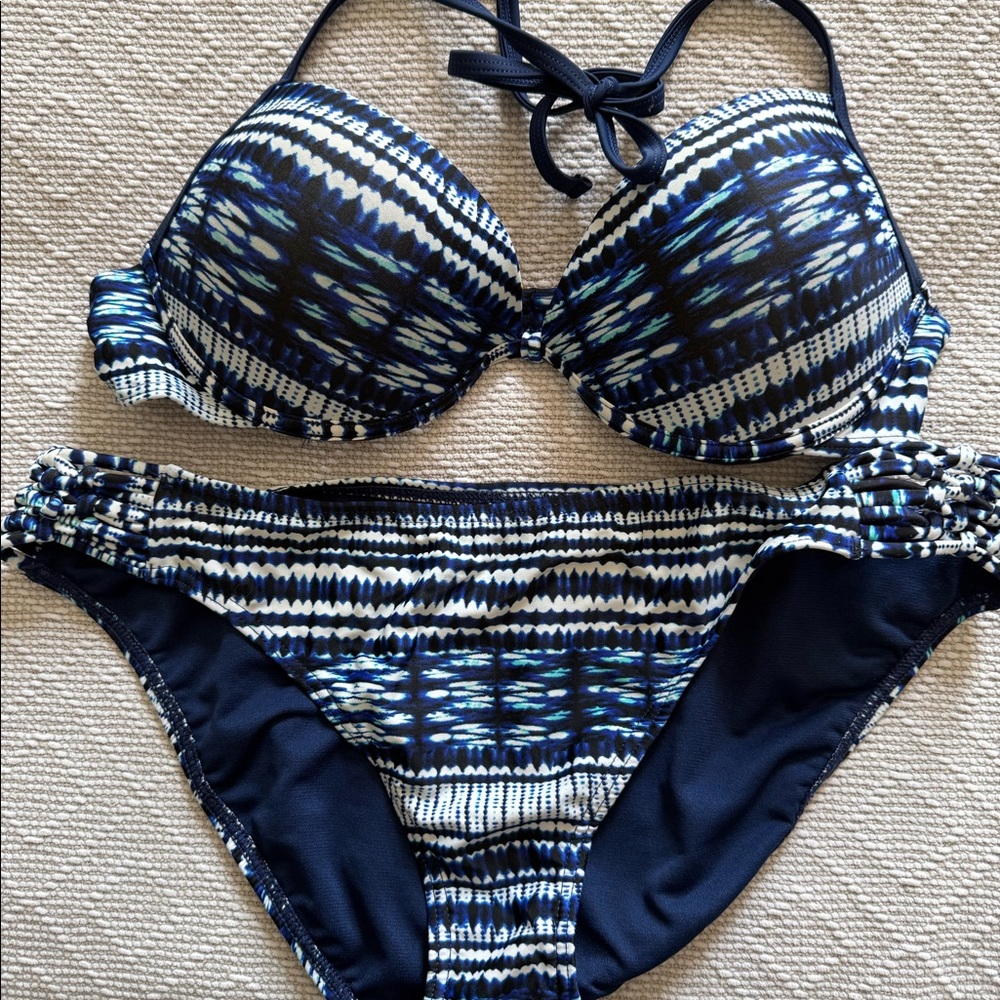 Ambrielle bikini top size Large, Bottom XL